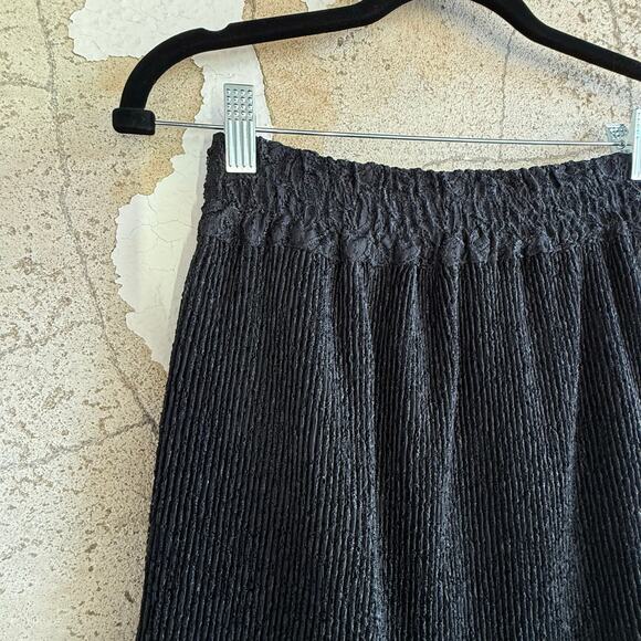 Vtg Midi Skirt Minimalist Luxury Tiered Lace Textured Pleated Knit Dark Romantic - Picture 4 of 8